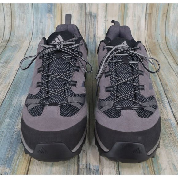 Athletic_Shoes